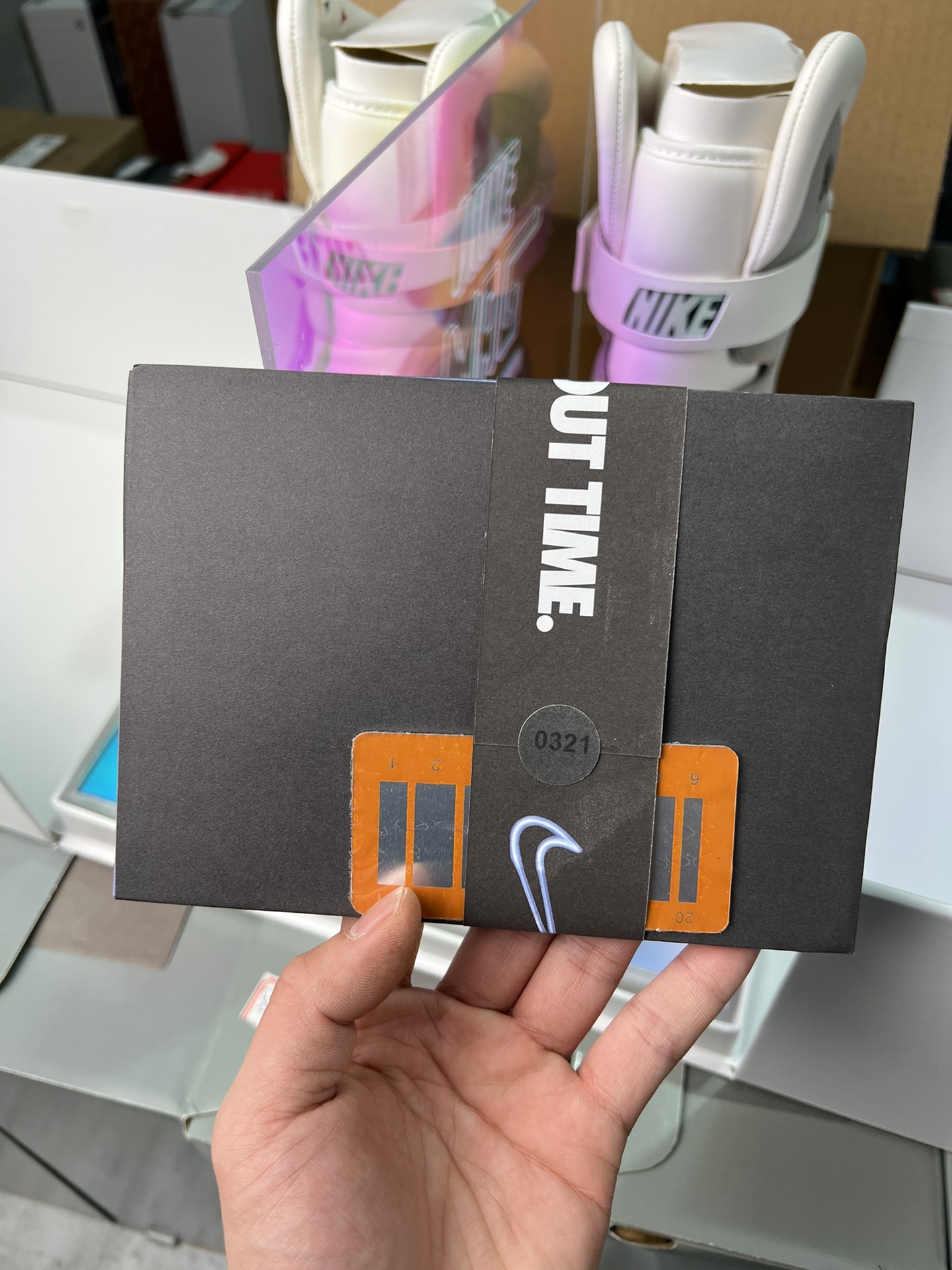 Nike MAG Back to the Future (2011)（Self-tying shoe laces） 417744-001