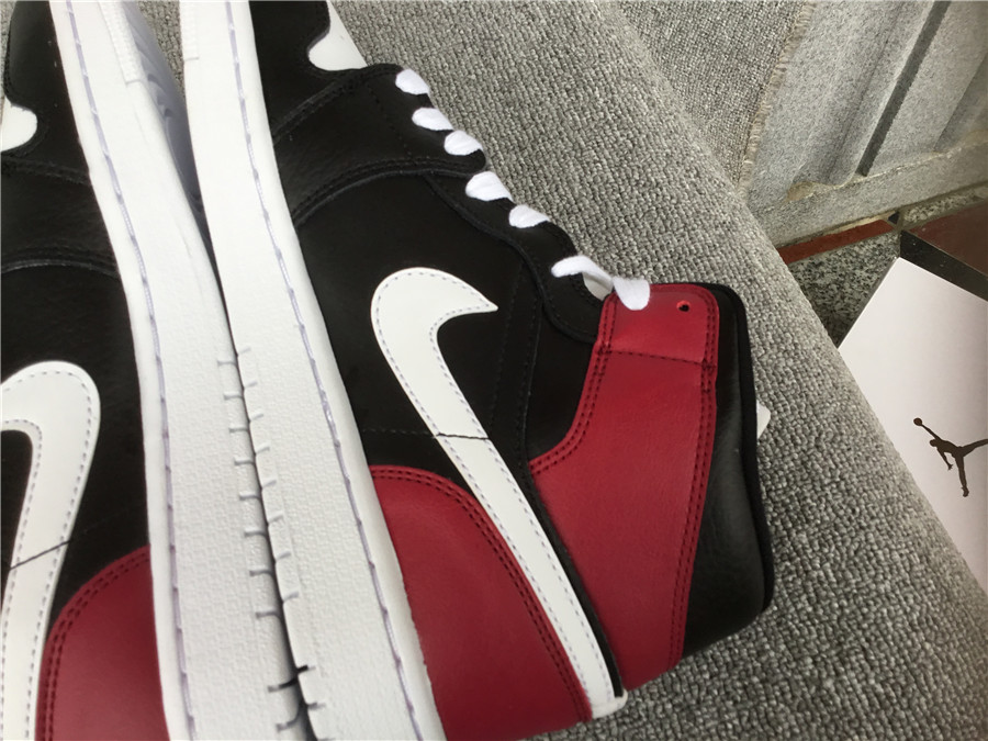 Air Jordan 1 Mid WMNS