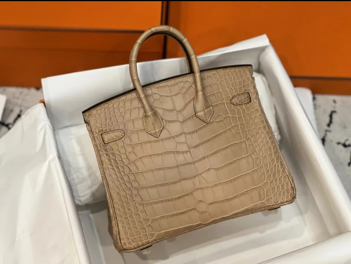 Hermes Birkin 25-30 tea-colored gold buckle, matte crocodile leather lining