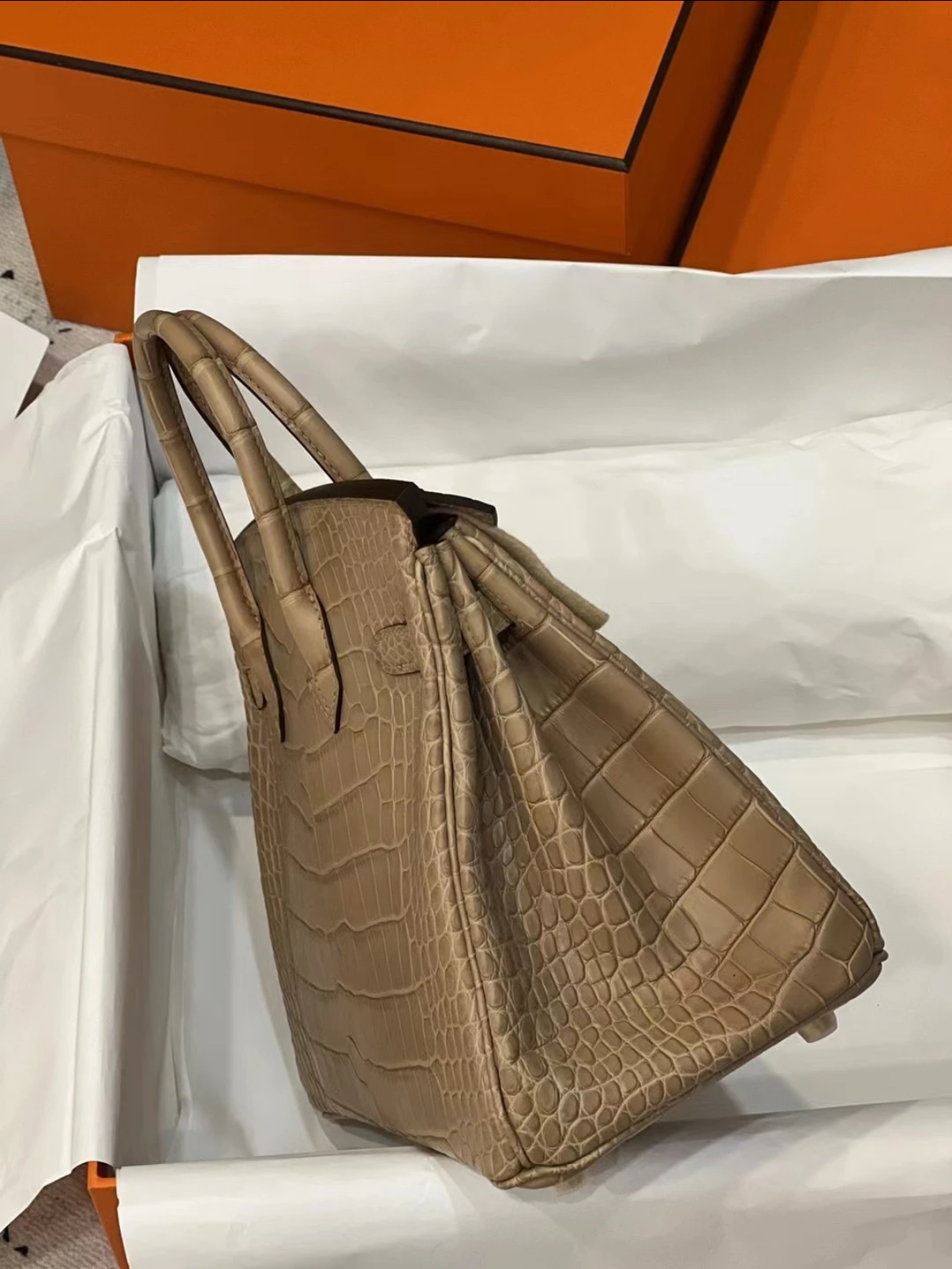 Hermes Birkin 25-30 tea-colored gold buckle, matte crocodile leather lining
