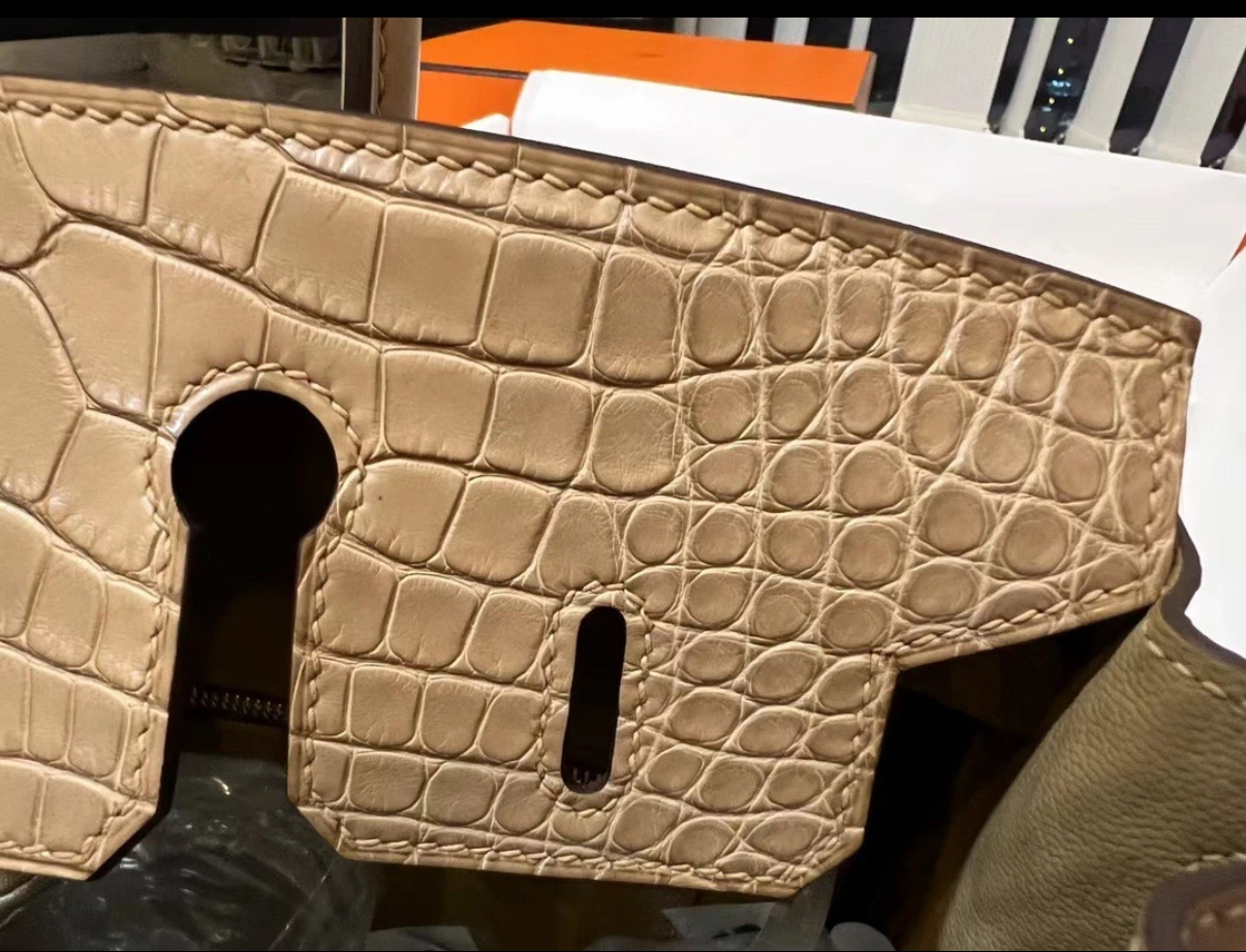 Hermes Birkin 25-30 tea-colored gold buckle, matte crocodile leather lining
