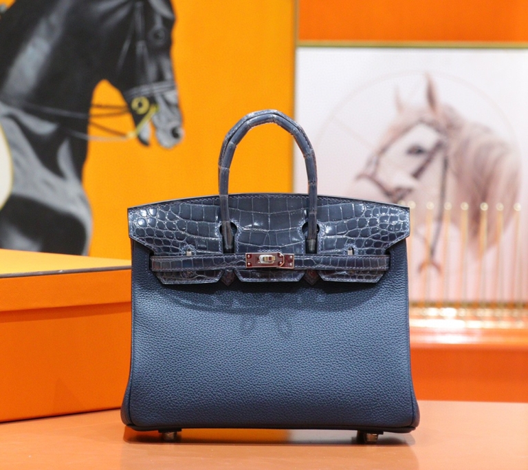 Hermes Birkin platinum bag, storm blue color, glossy crocodile skin， mixed with Togo calfskin， fully hand-sewn， silver buckle， 25-30cm long