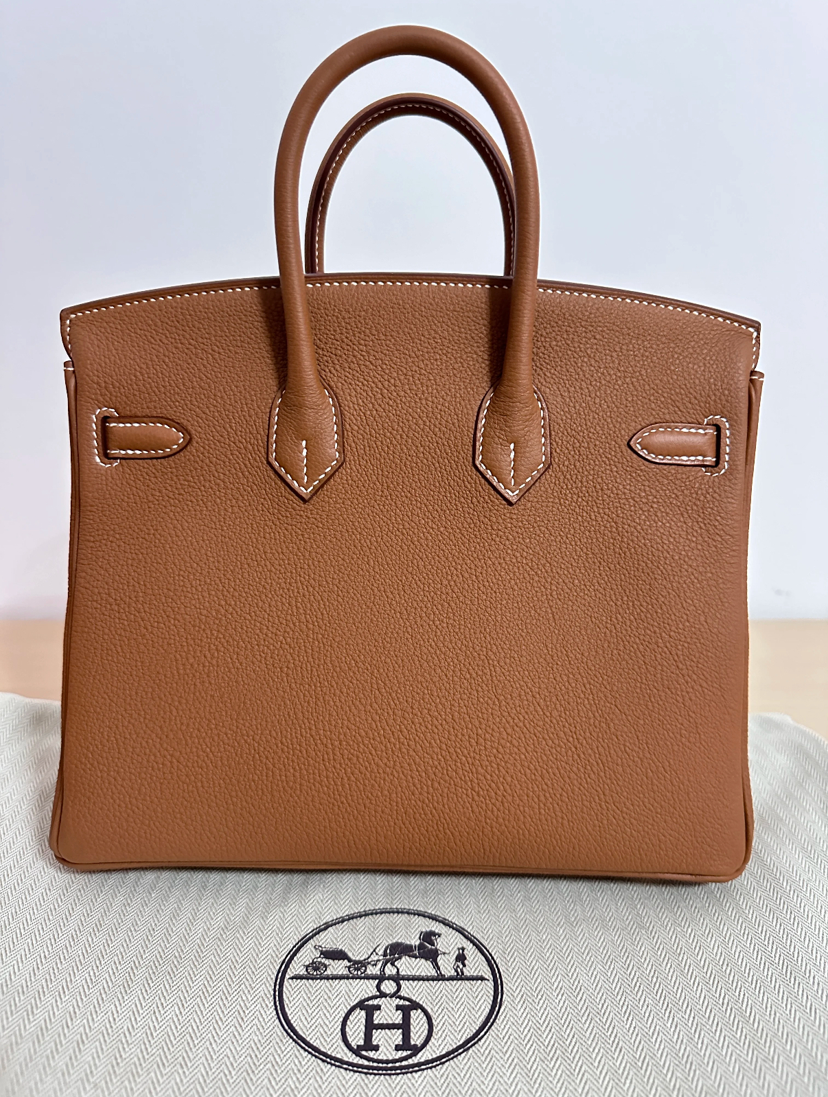 Falling for the Hermès Birkin 25 in Brown & Gold Hardware