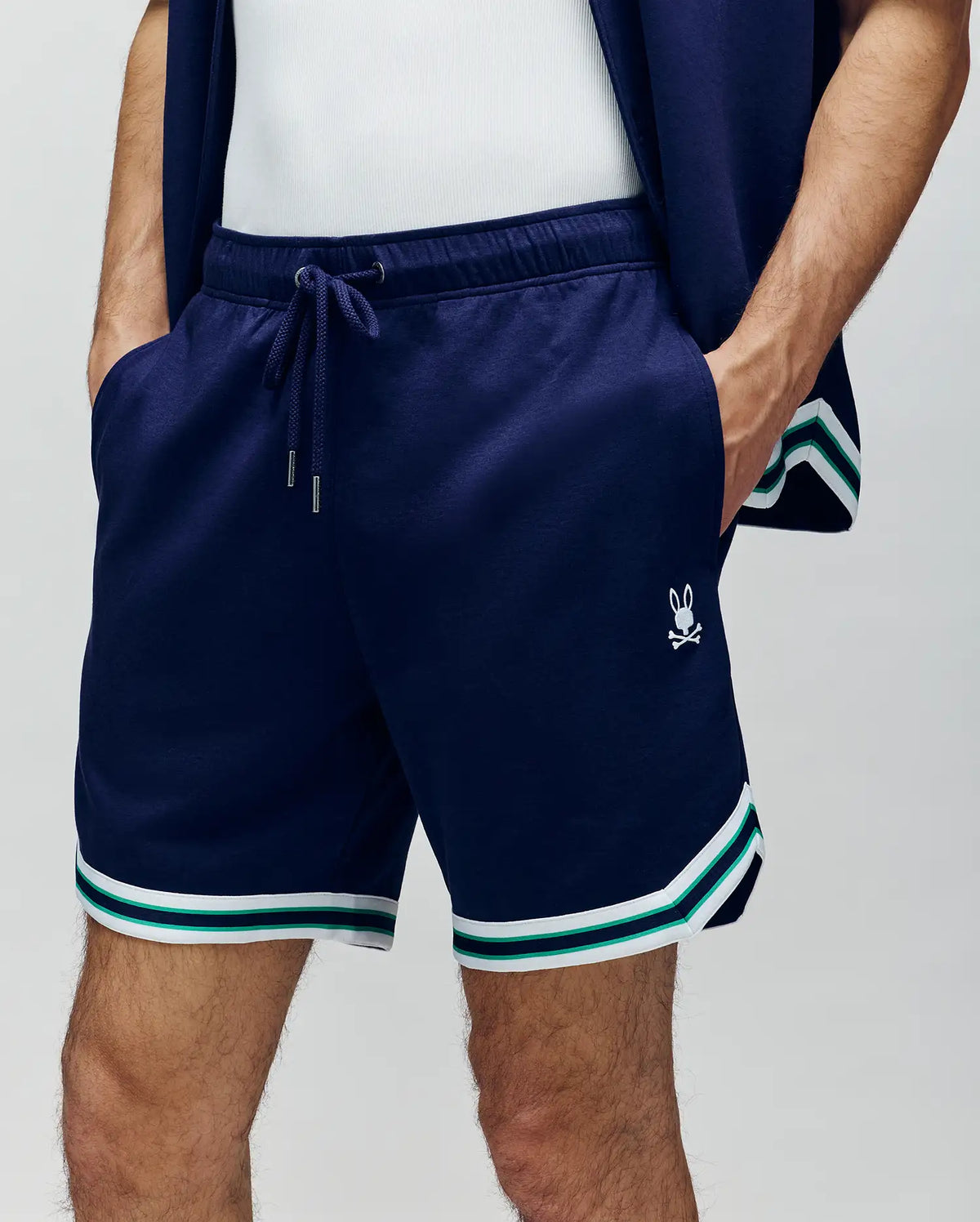 Mens basil taped short