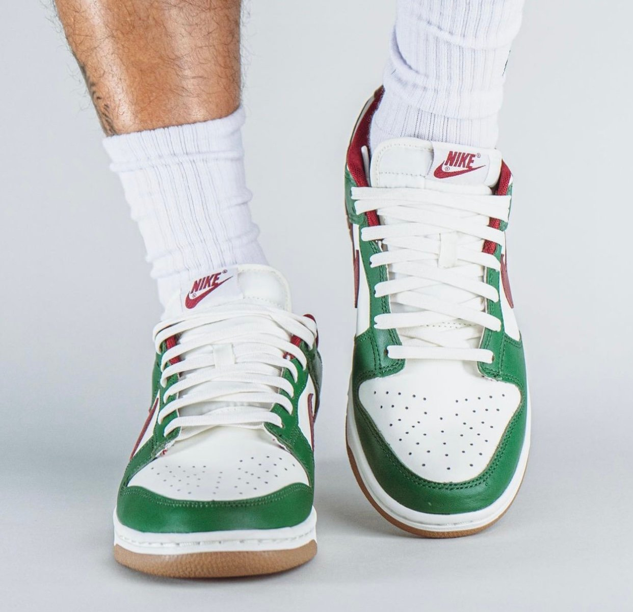 Dunk Low Gorge Green Team Red FB7160-161