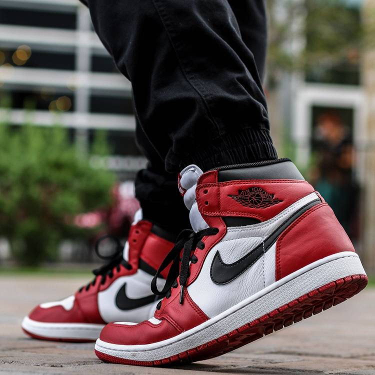 Air Jordan 1 Retro High OG Chicago 2015 555088-101