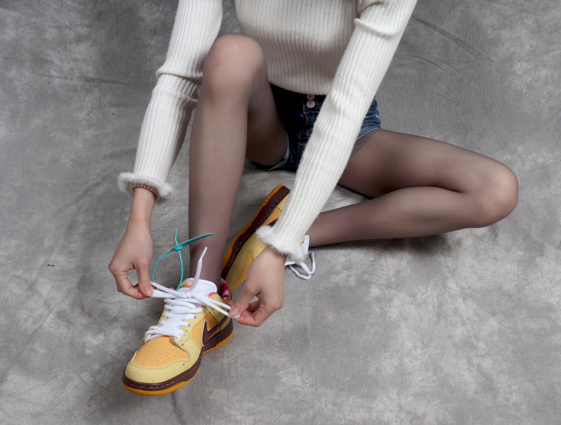 Dunk Low Premium SB Yellow Lobster 313170-137566