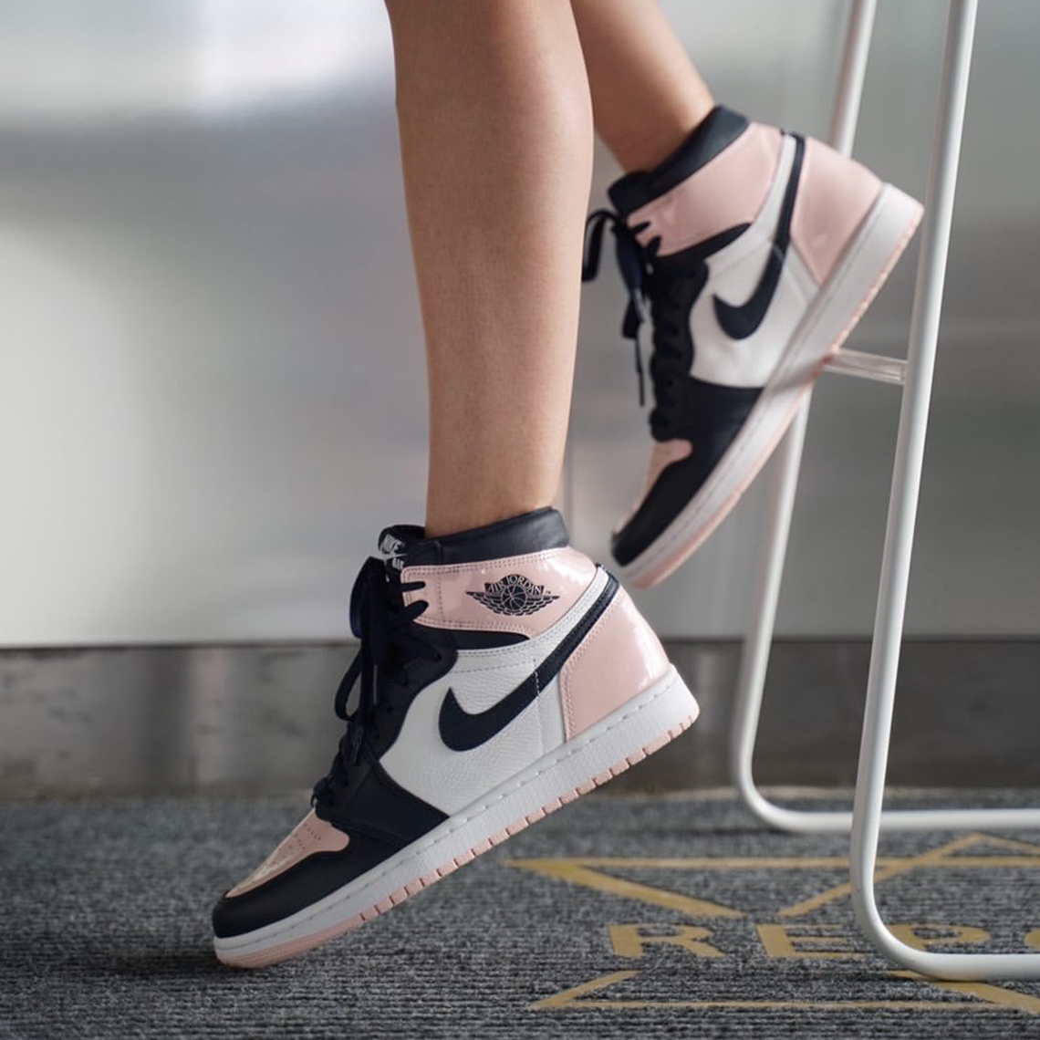 Wmns Air Jordan 1 Retro High OG SE Atmosphere DD9335-641
