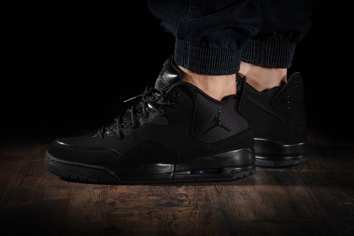 Jordan Courtside 23 Triple Black AR1000-001
