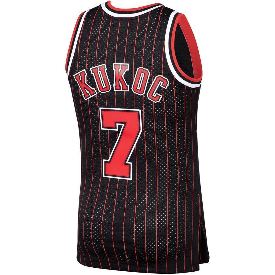Toni Kukoc Chicago Bulls Mitchell Ness 1995-96 Hardwood Classics Swingman Player Black NBA Jersey Men's