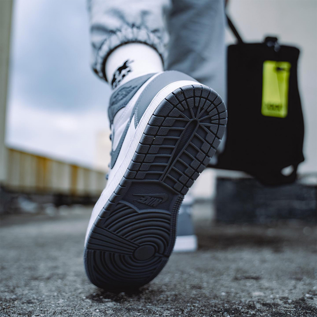 Air Jordan 1 Retro High OG Stealth 555088-037