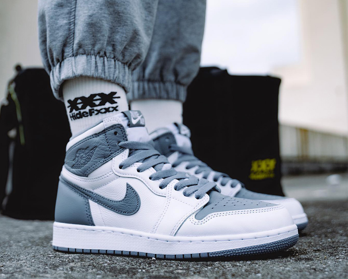 Air Jordan 1 Retro High OG Stealth 555088-037
