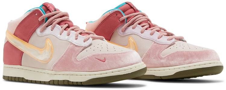 Social Status x Dunk Mid Strawberry Milk DJ1173-600