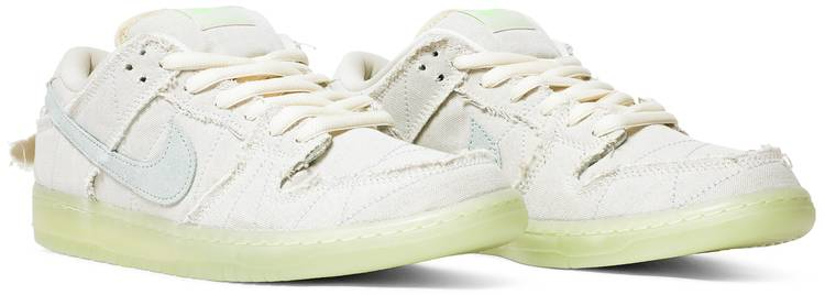 Dunk Low SB Mummy DM0774-111