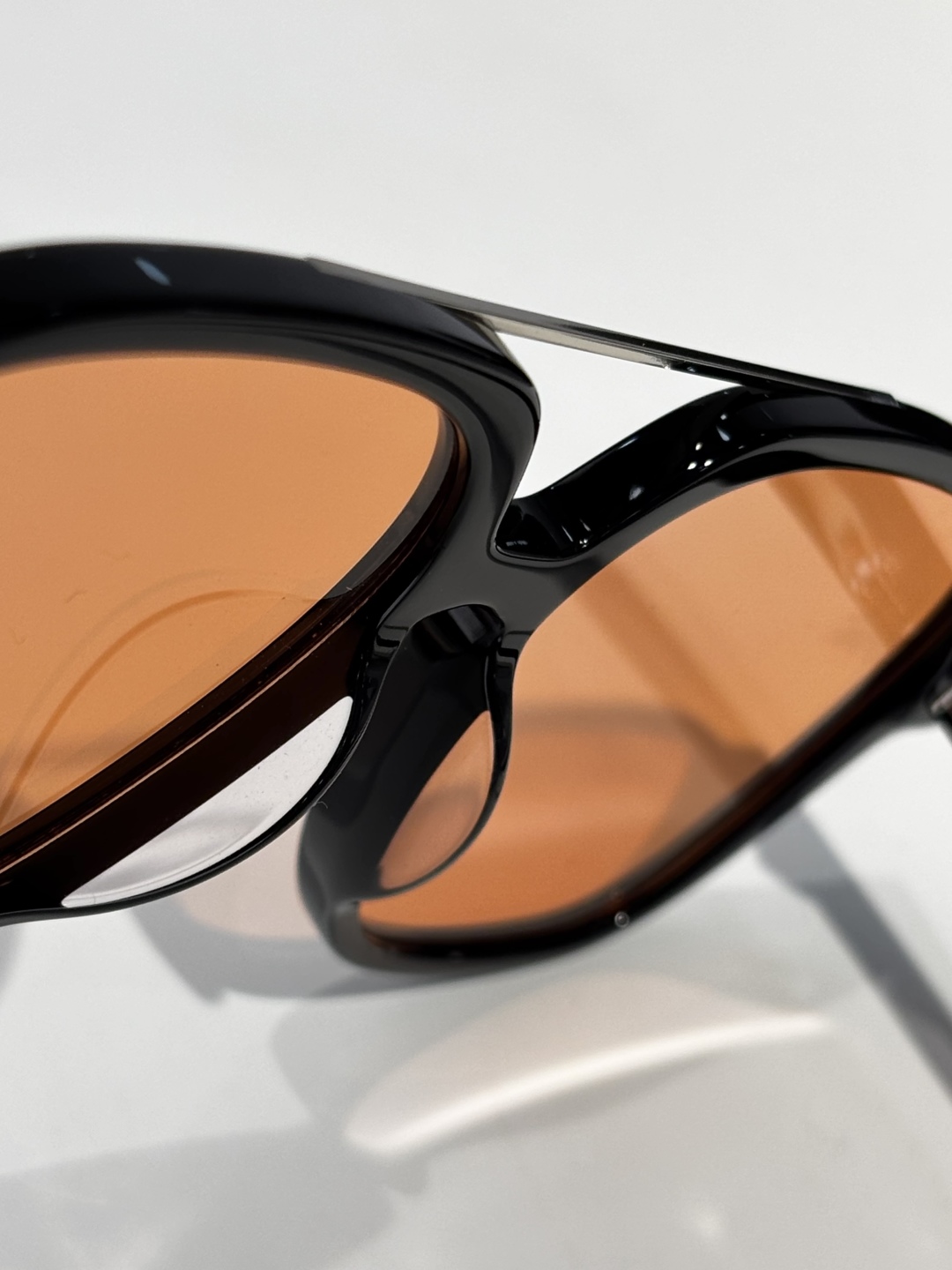 SAINT LAURENT – Model SL545