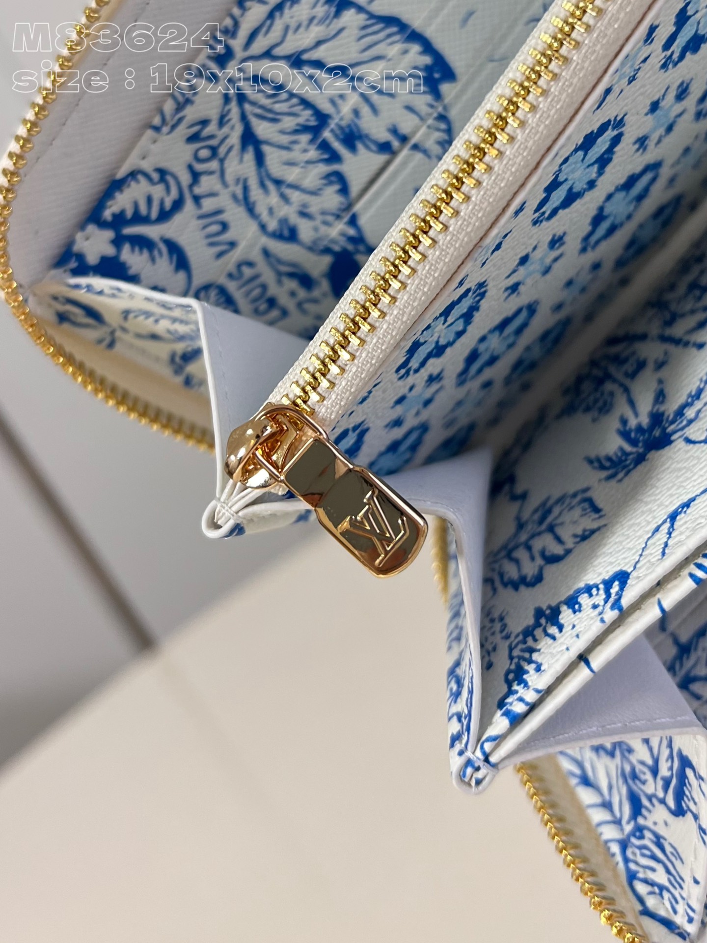 LOUIS VUITTON By The Pool Zippy Wallet M83624