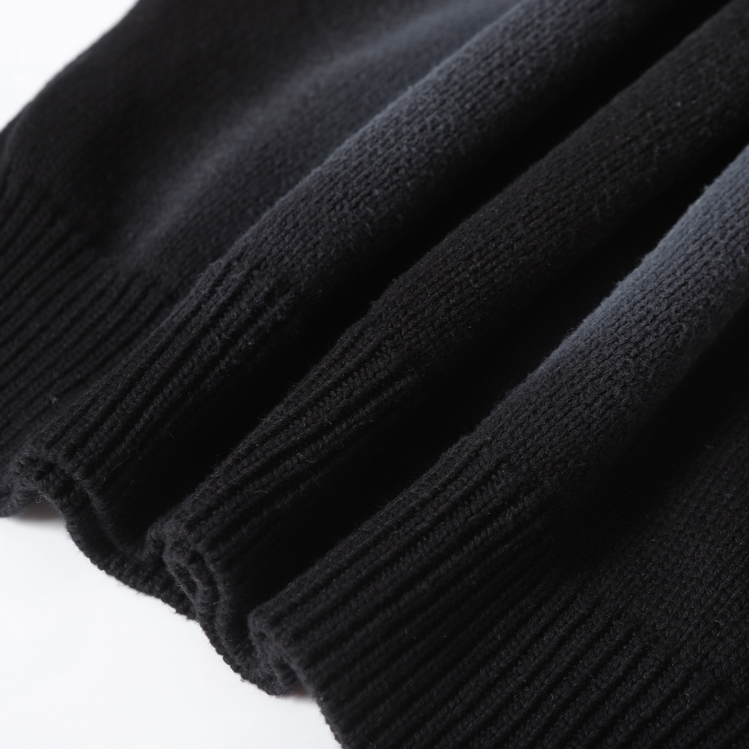 LV- Crew collar jumper long sleeve sweater