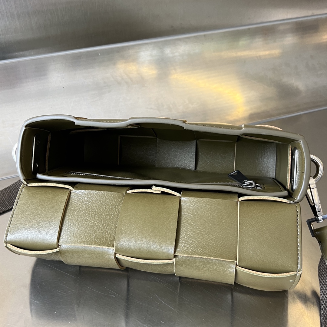 BV-Cassette With Versatile Strap