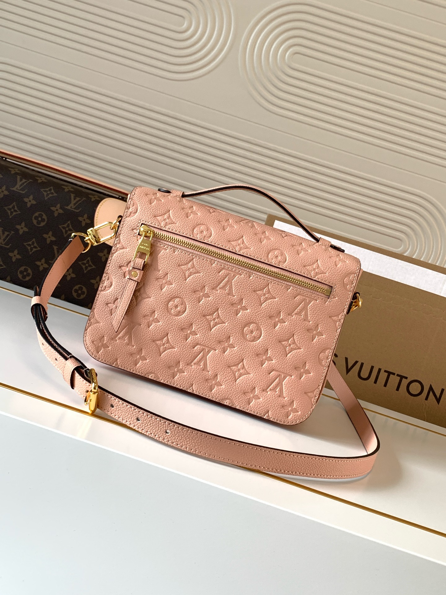 Louis Vuitton pochette métis Pink M44018
