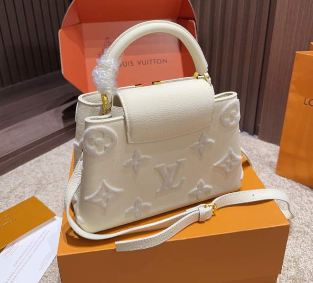 Louis Vuitton Capucines Handbag – White