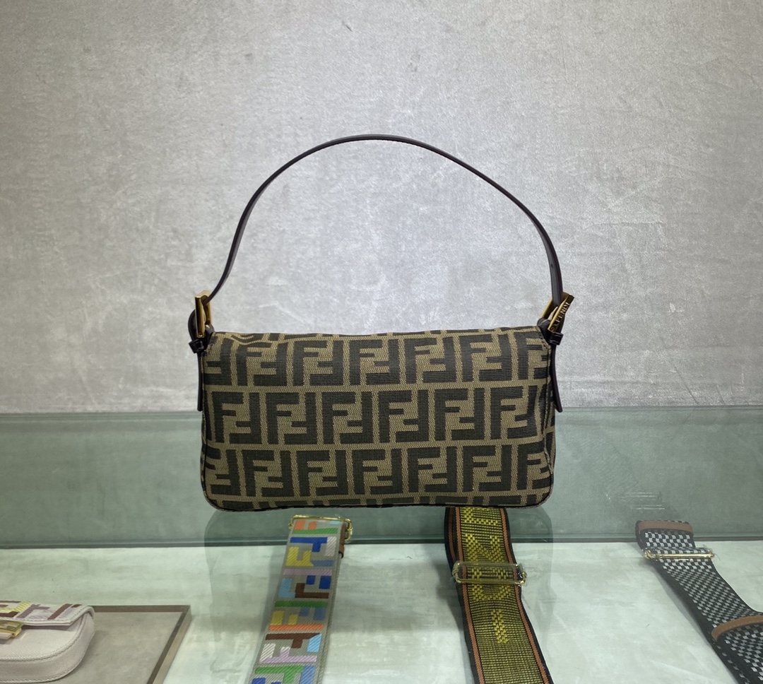 FENDI-1288F baguette bag