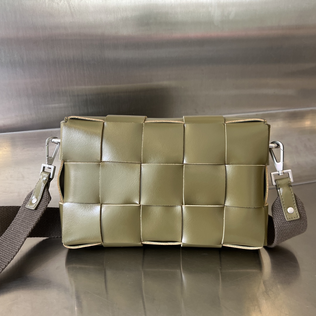 BV-Cassette With Versatile Strap