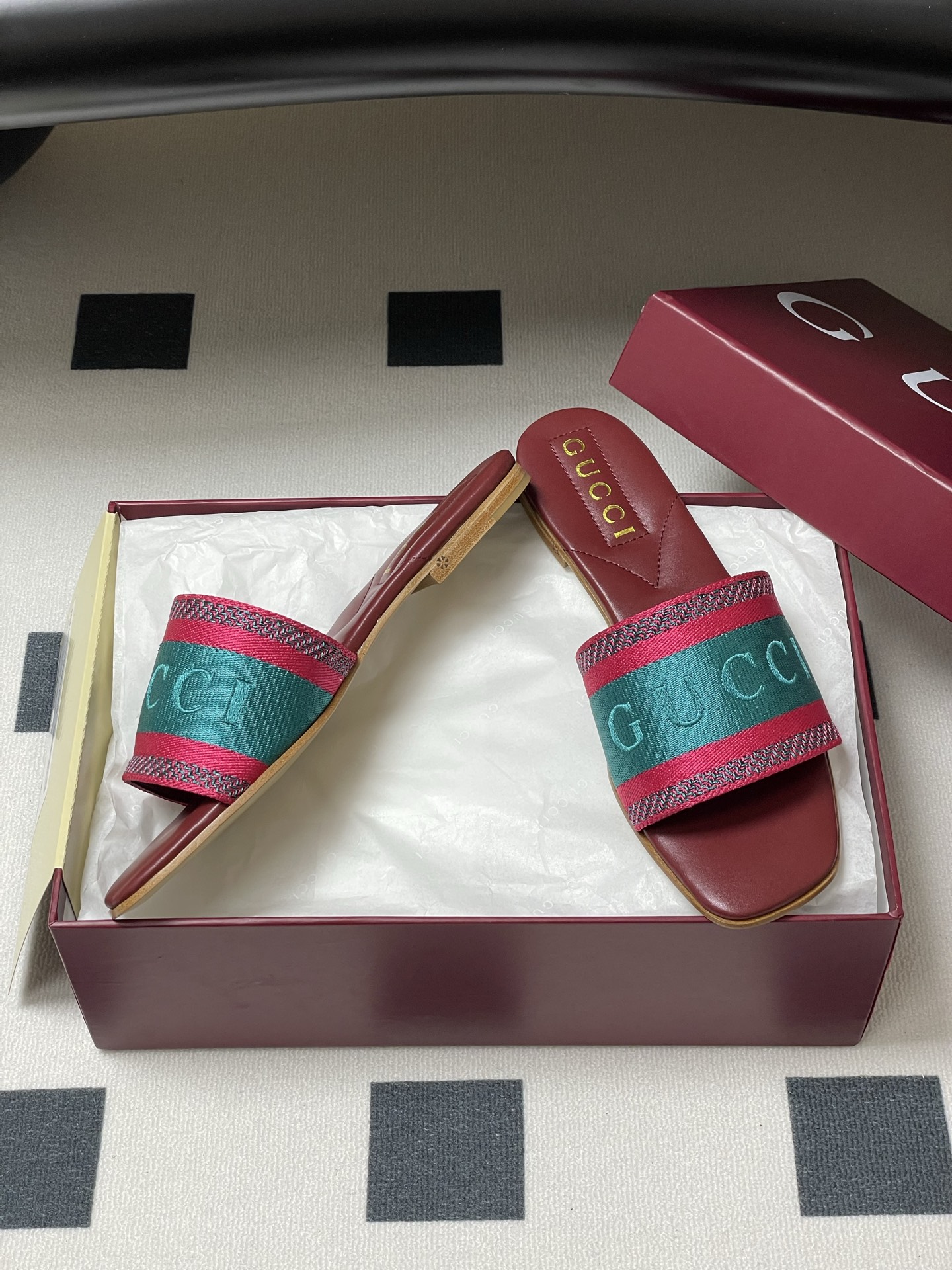 Gucci Letter Embroidered Flat Slippers