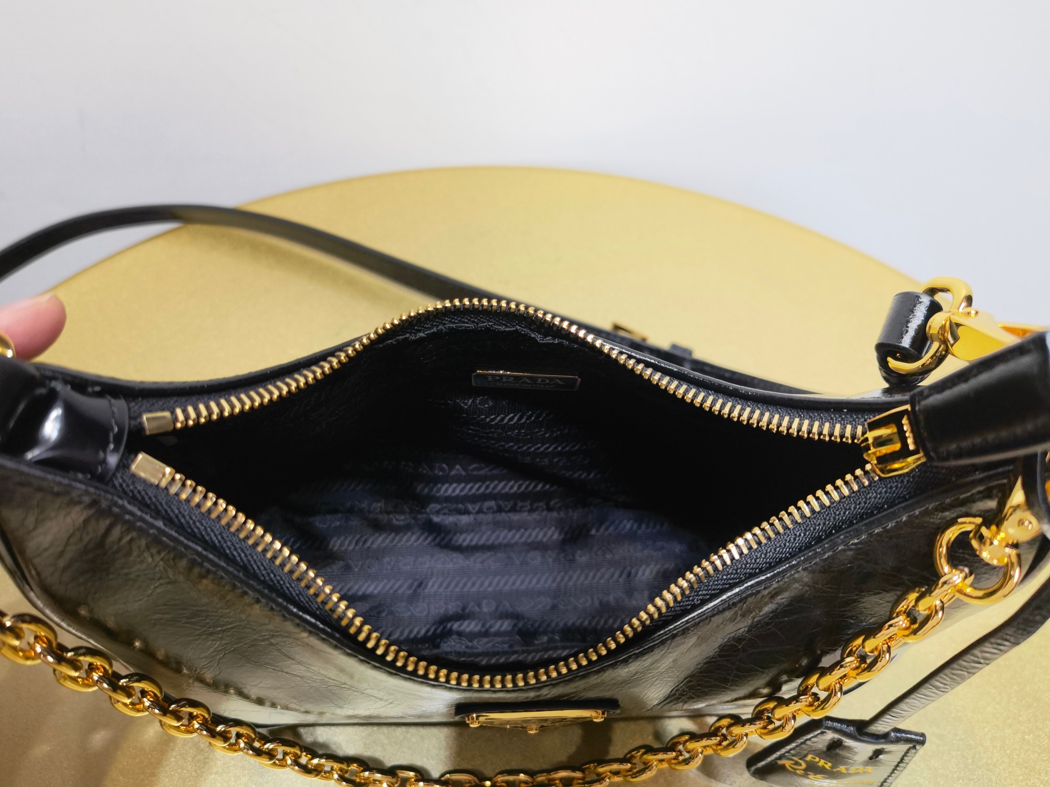 Prada Re-Edition 2005 Saffiano leather bag