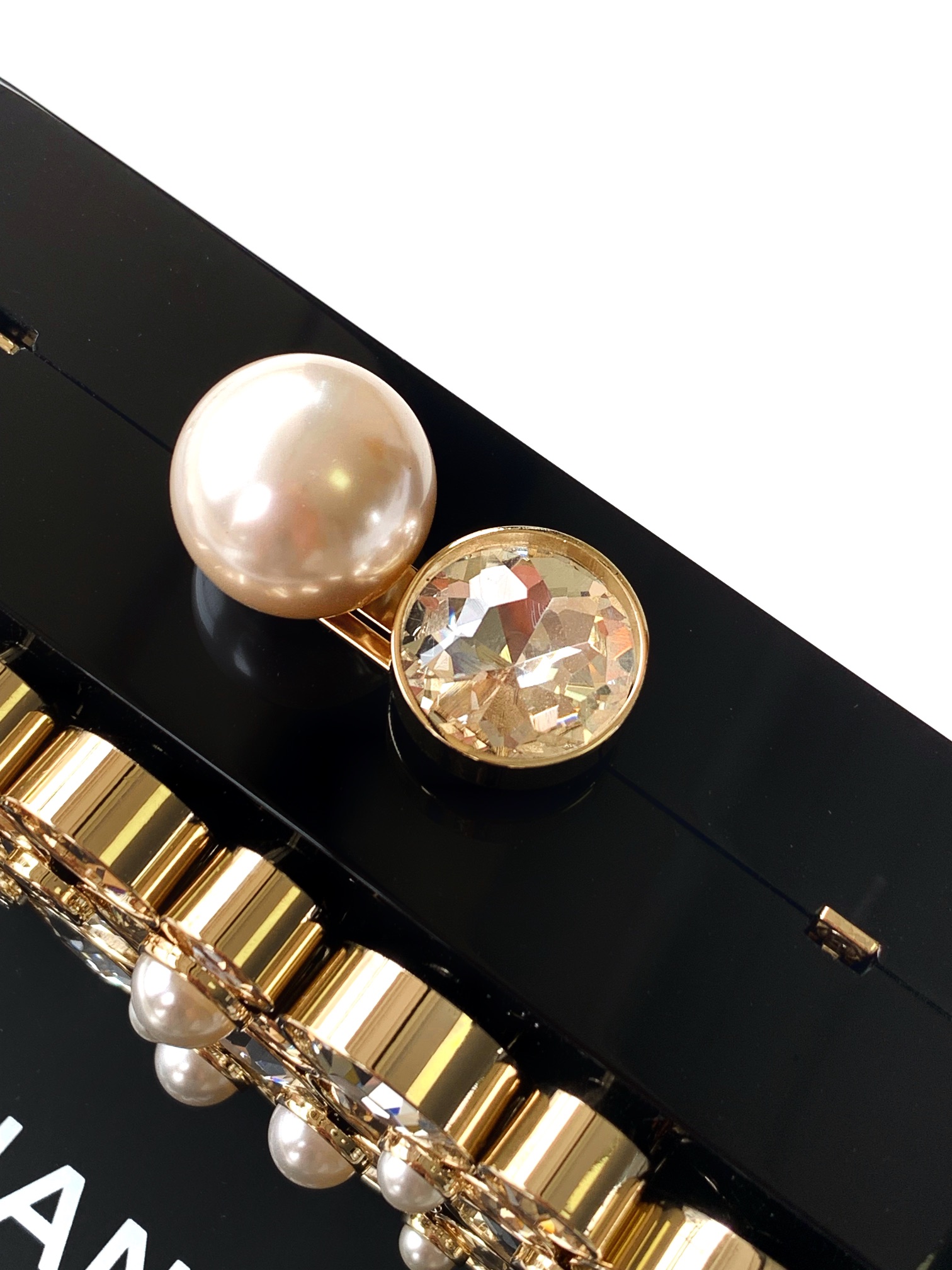 CHANEL 25A Ready-to-Wear Collection – Diamond Box Clutch Has Arrived!