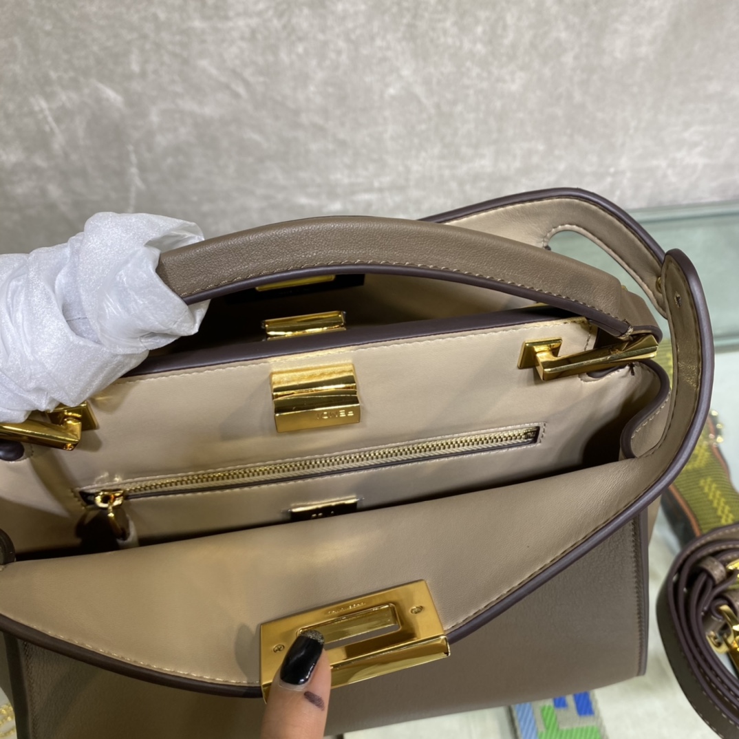 FENDI-Peekaboo Essentially-Brown