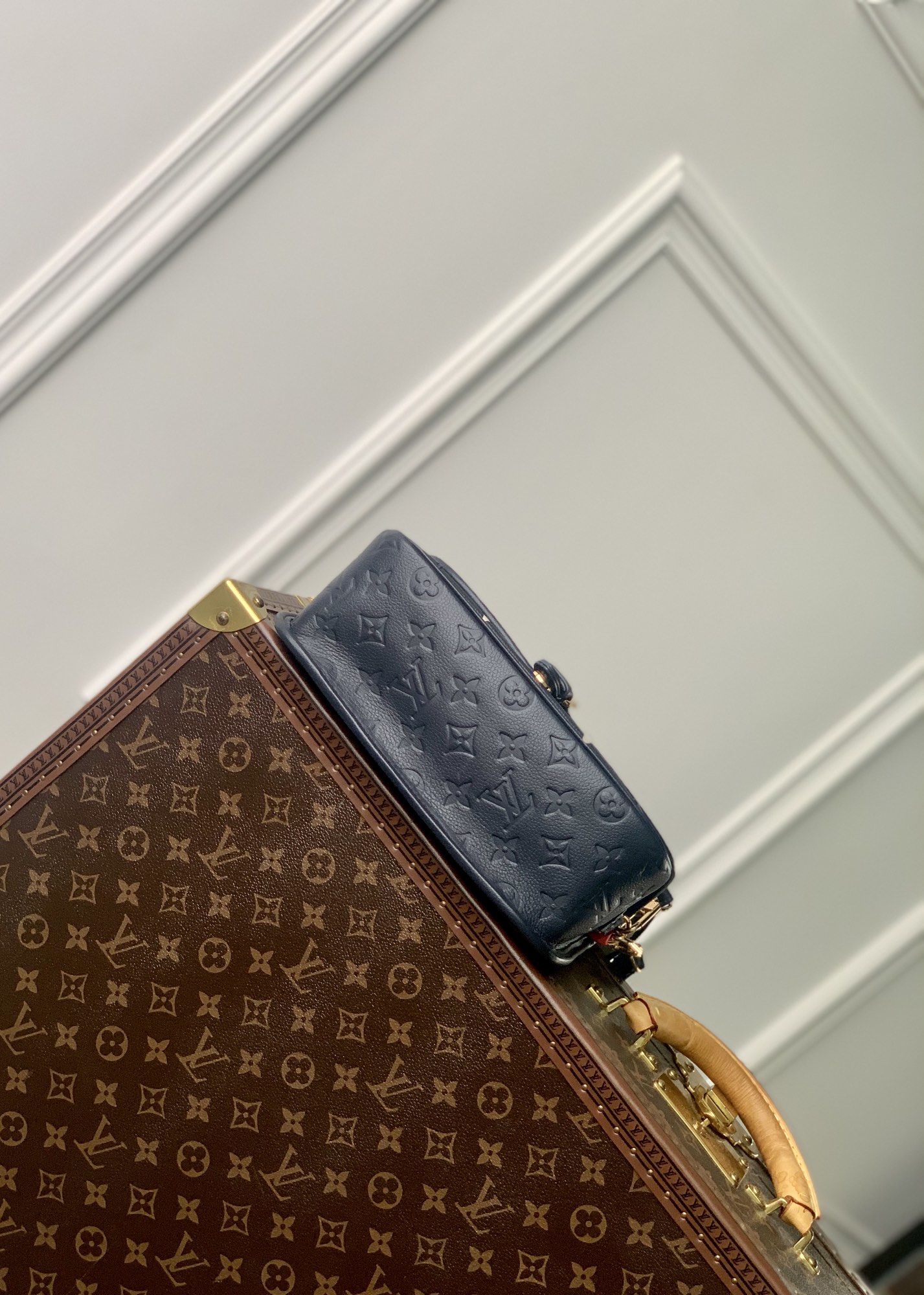 Louis Vuitton Navy / Crème M47161 Diane