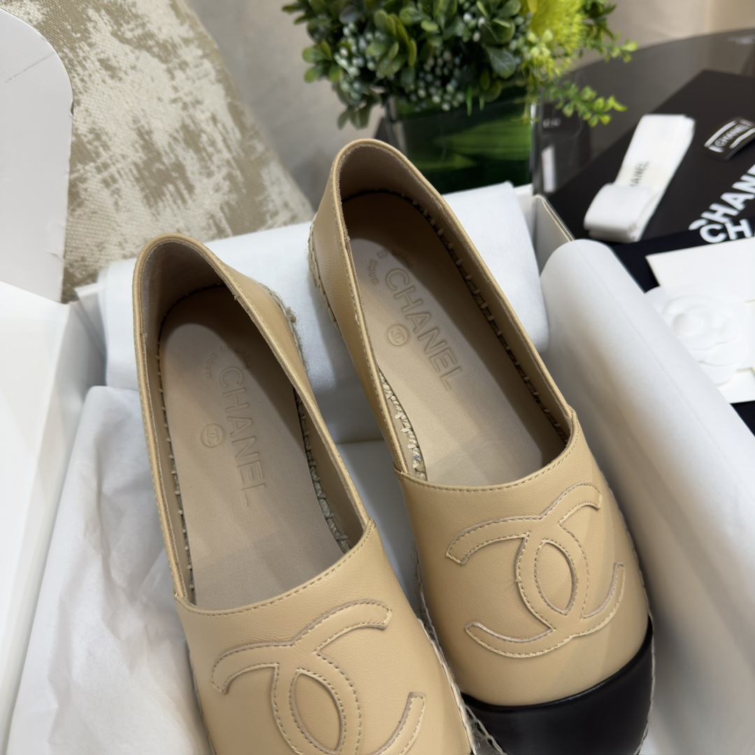 CHANEL Lazy fisherman shoes-yellow