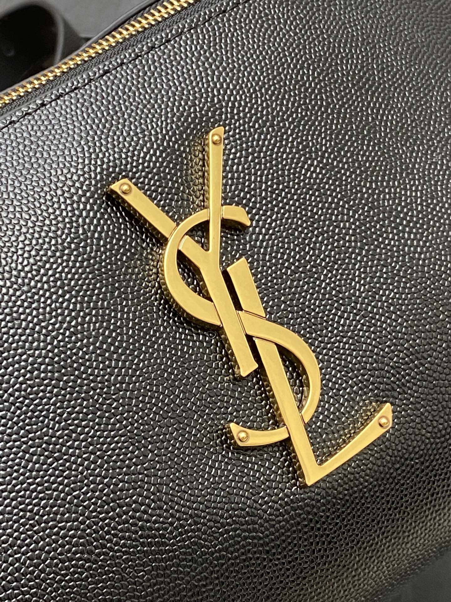 Black Pebble Texture/Gold (Waist Bag)