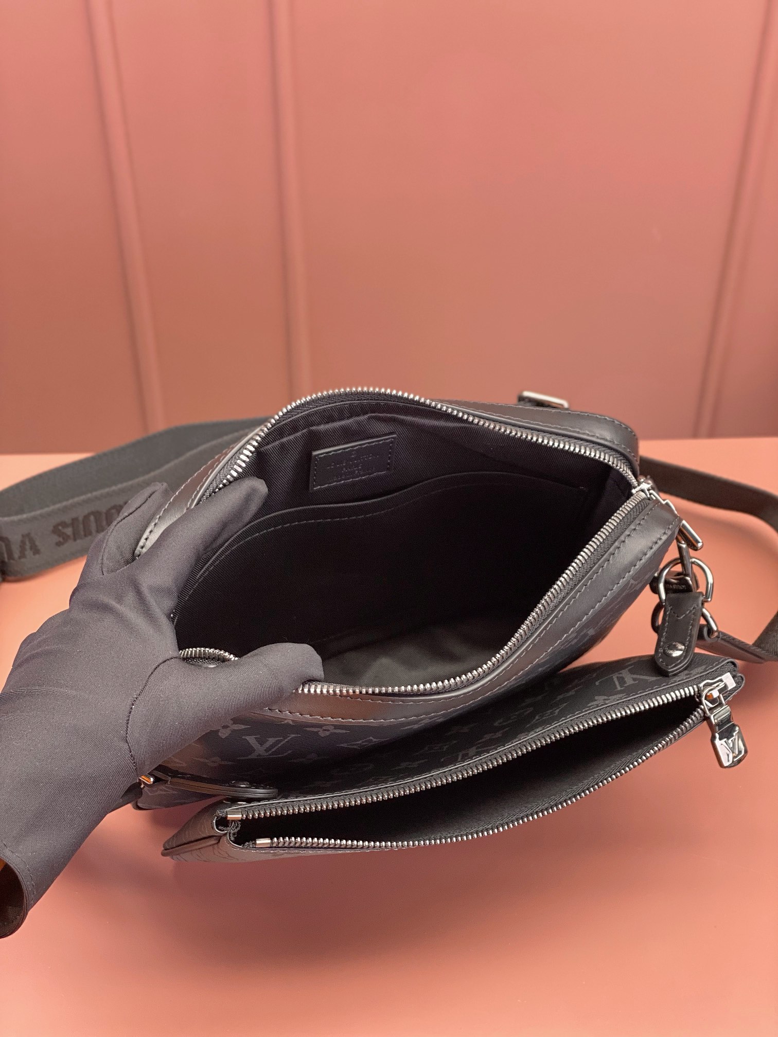 LV-M69443 Trio Messenger