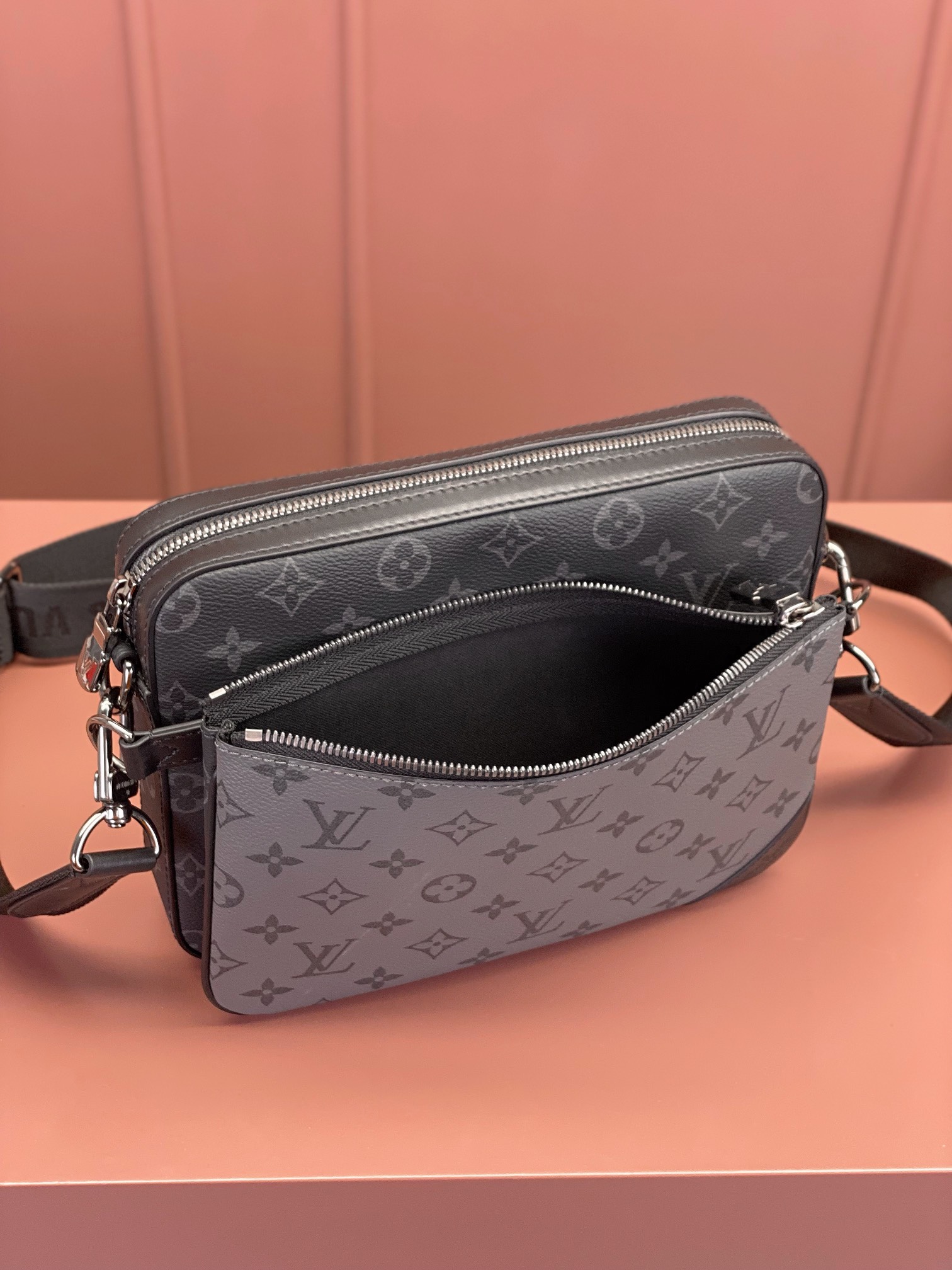 LV-M69443 Trio Messenger
