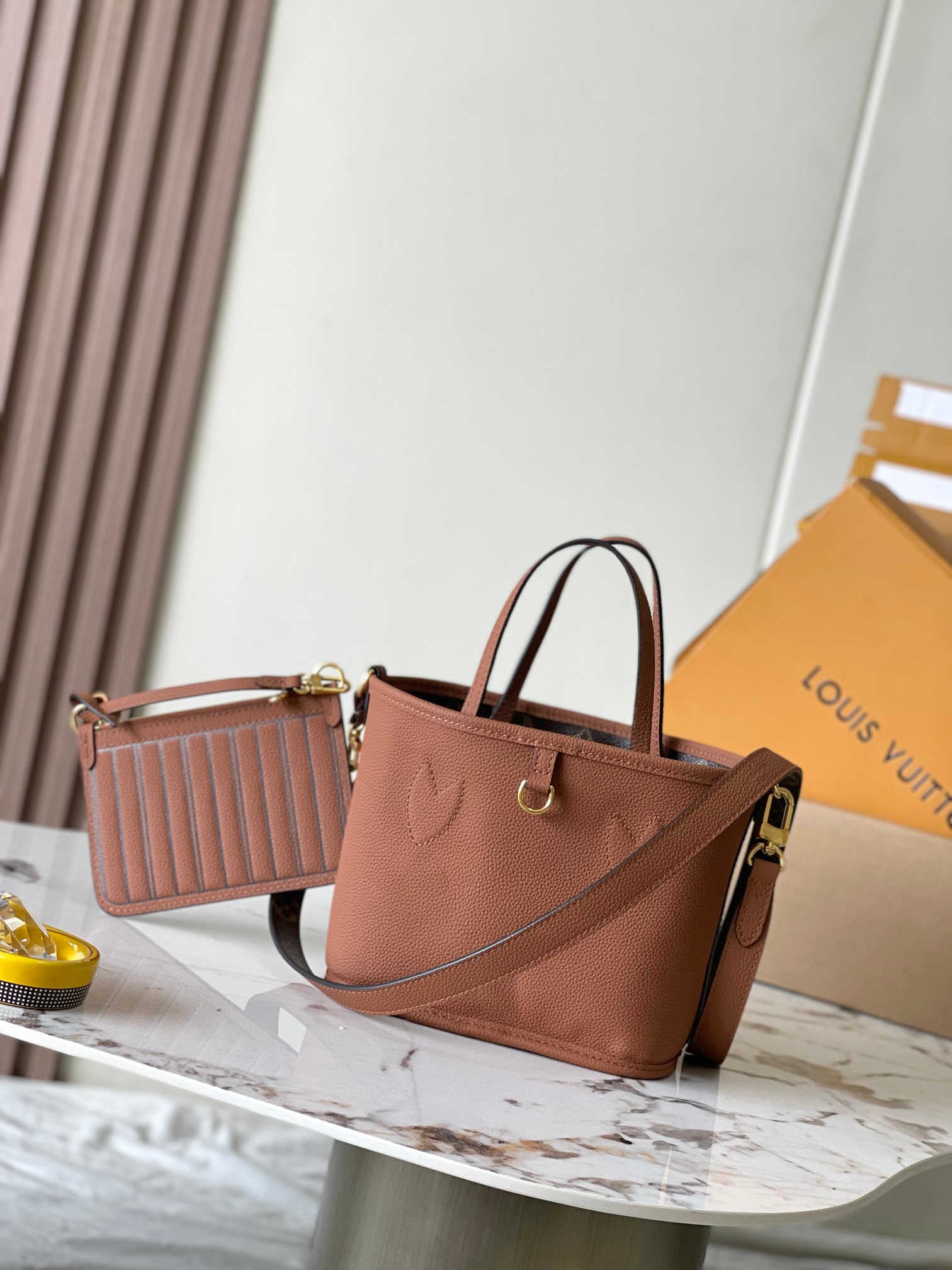 LV-Neverfull Bandouliere Inside Out BB