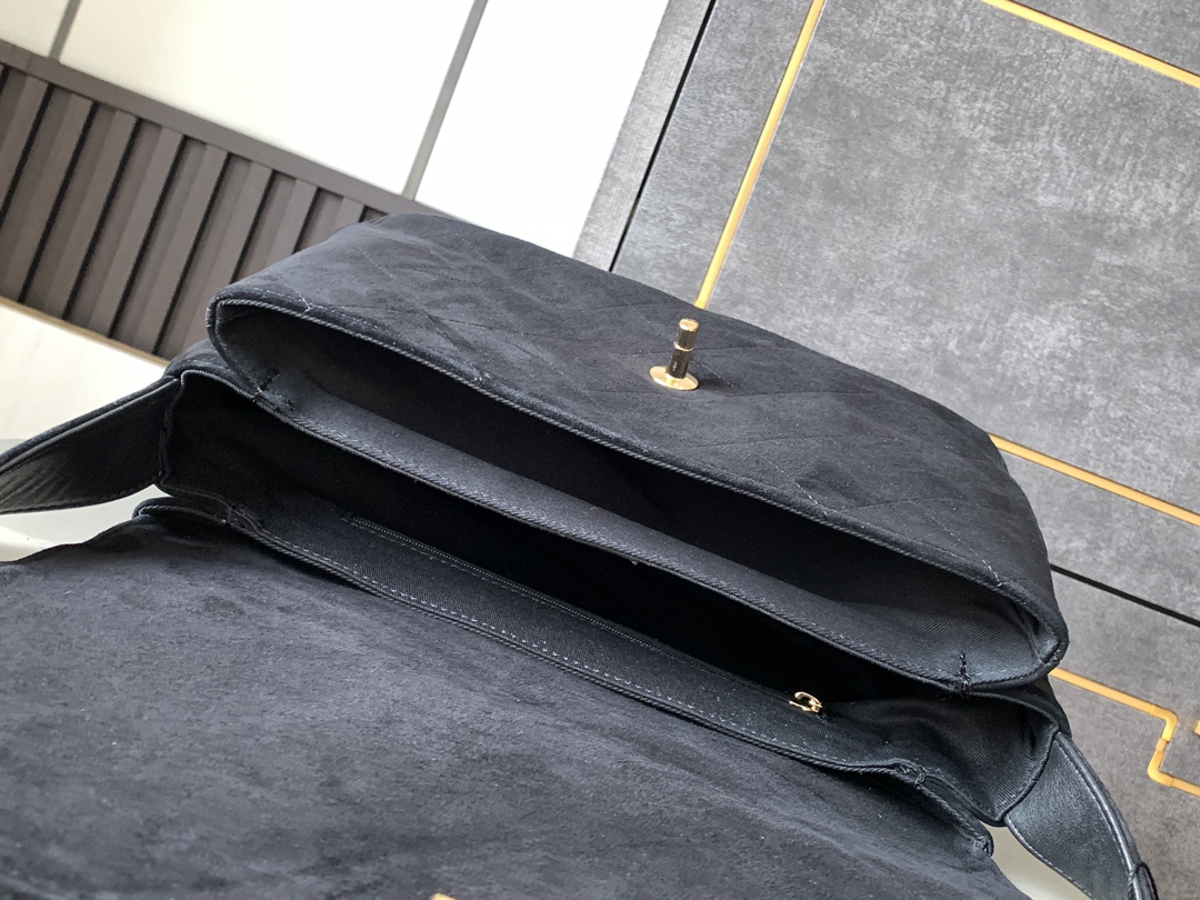 chanel 𝐕𝐢𝐧𝐭𝐚𝐠𝐞 suede custom cowhide