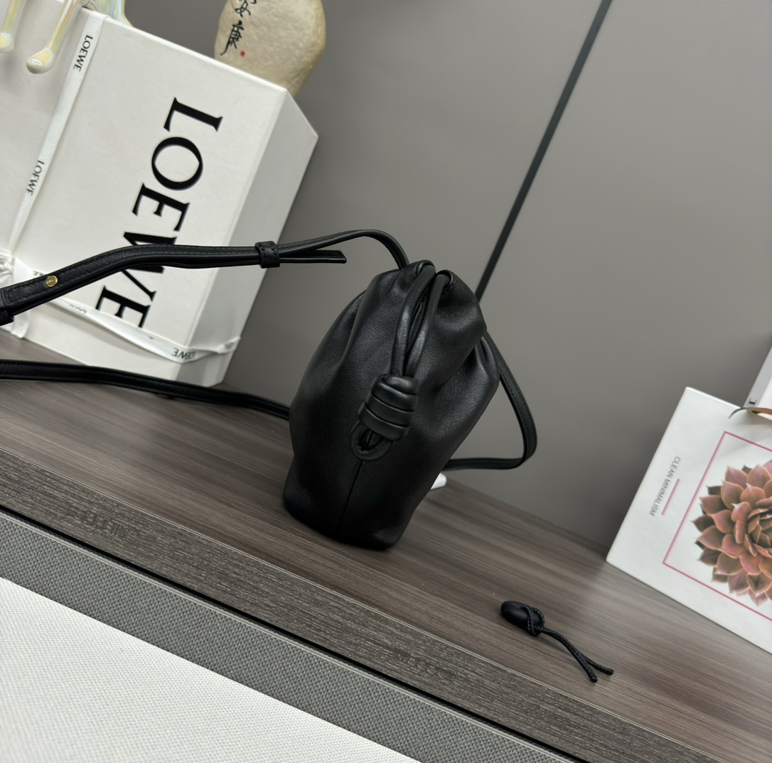Loewe-Mini Flamenco clutch in nappa calfskin-Black