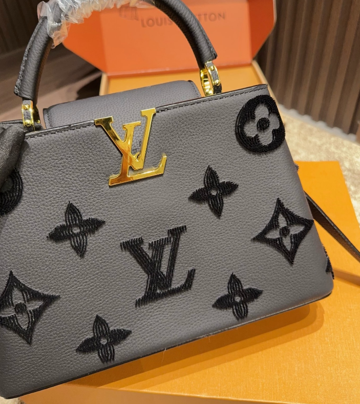 Louis Vuitton Capucines Handbag – Black