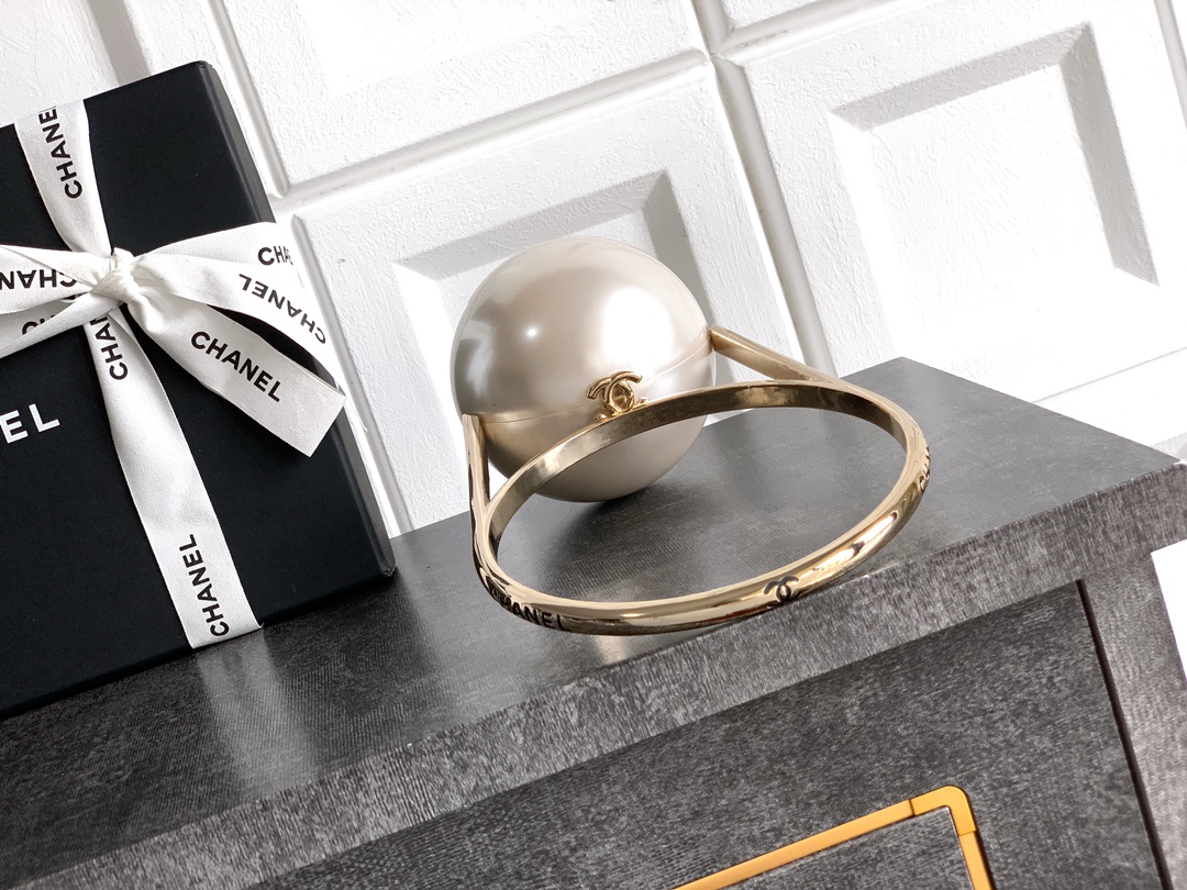 Chanel Fall/Winter 2025 Large Pearl Spherical Handbag