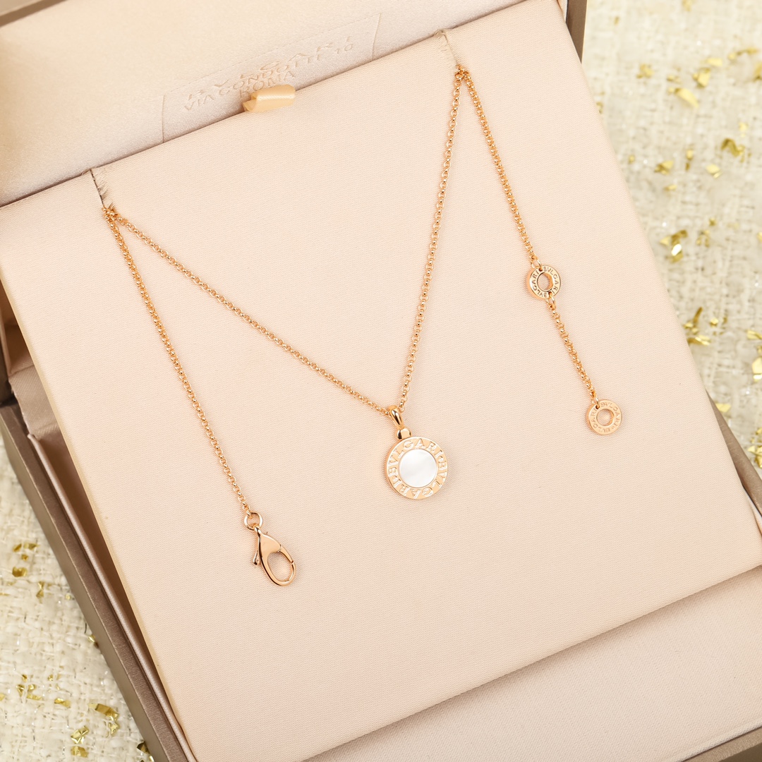 Zhao Lusi necklace of the same style