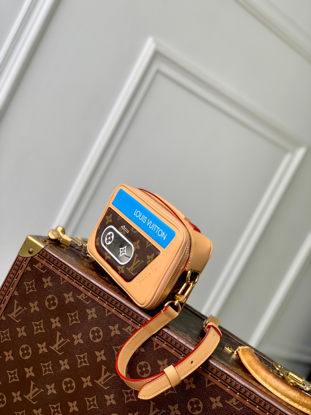 LV M14062 Baladeur Wearable Wallet