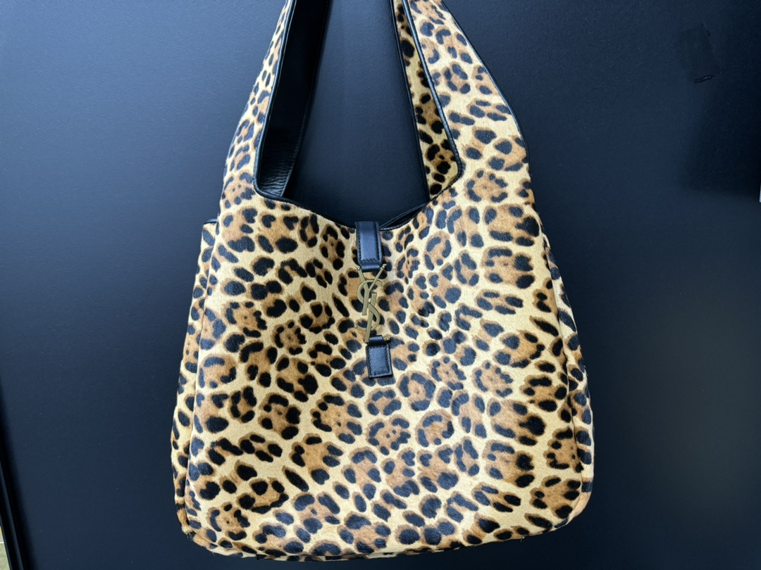 le 5 à 7 bea in pony hair leather