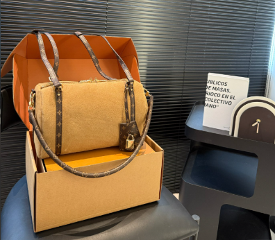 LOUIS VUITTON M26358 Express MM