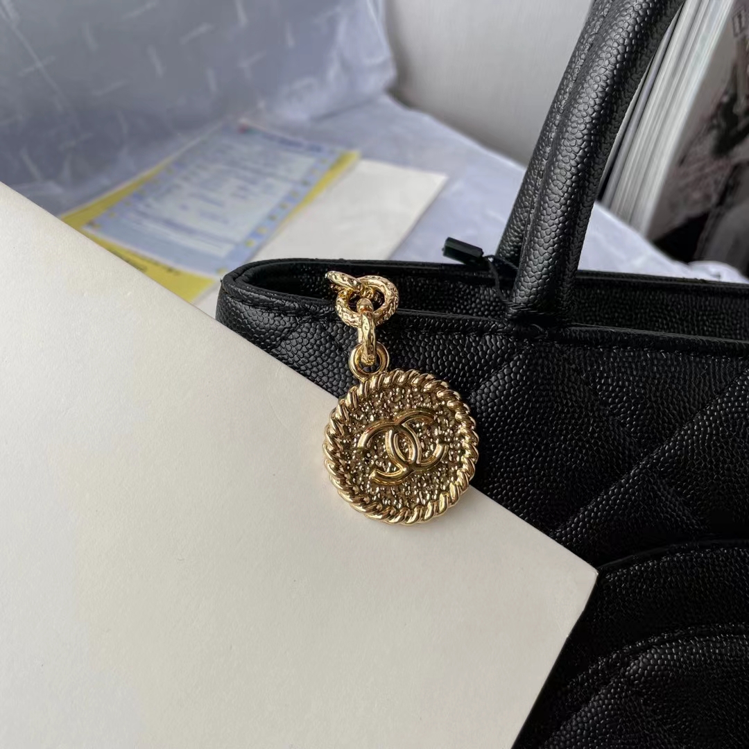 chanel Hilton bag-Black