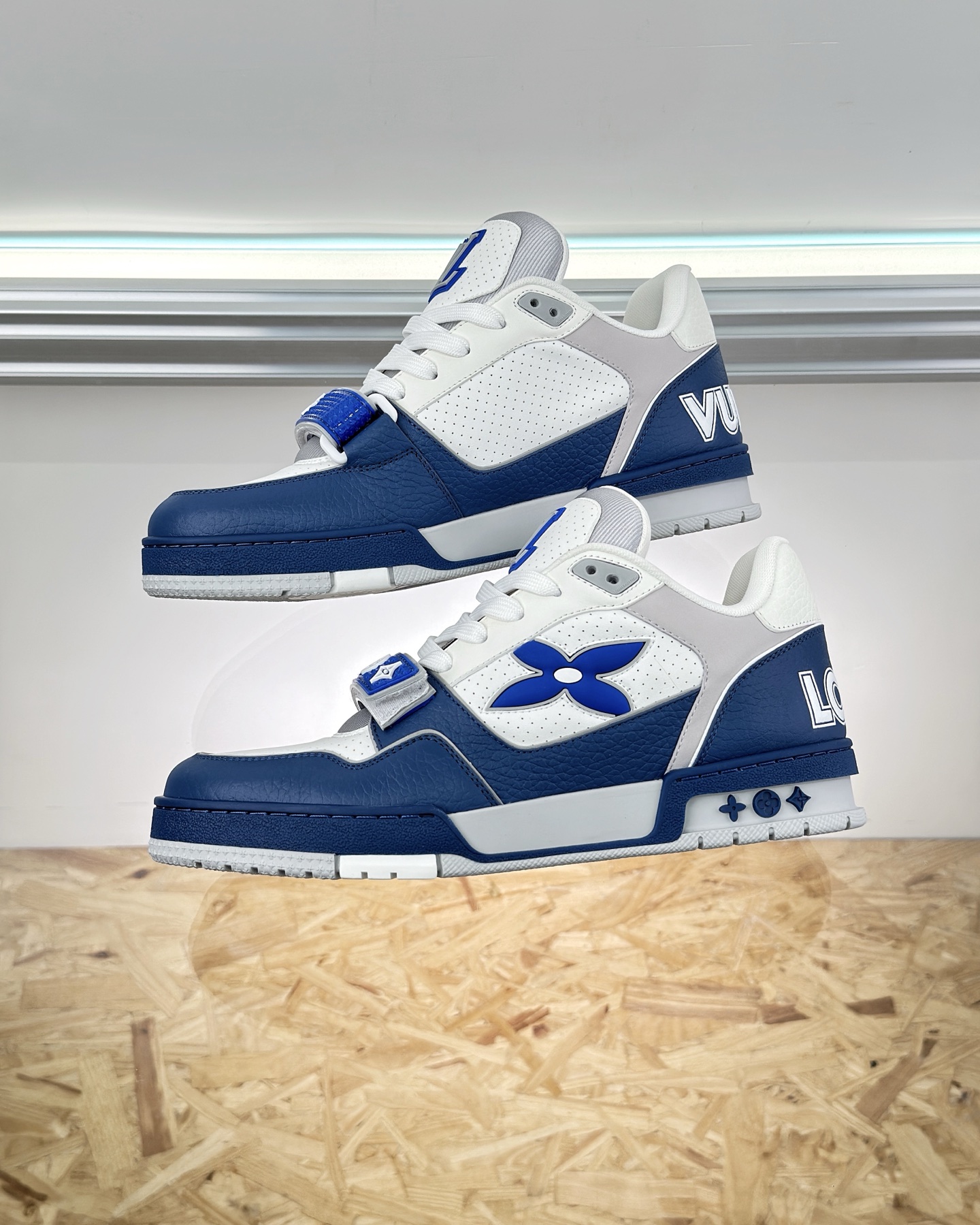 LOUIS VUITTON 1AHTBR LV Trainer Sneaker