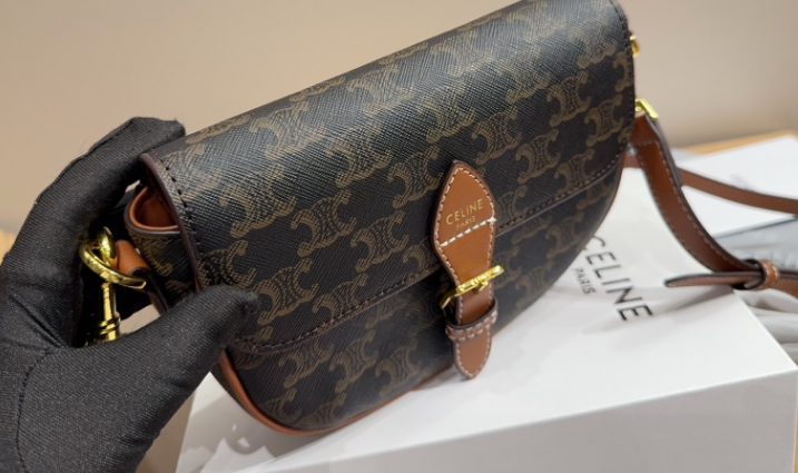 CELINE FOLCO SHOULDER BAG IN Triomphe Canvas and Calfskin