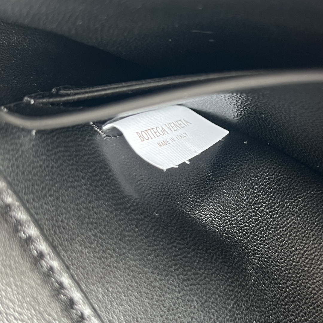 Bvlgari Knot Lock Crossbody Bag 817191 – 2025 Early Spring Collection