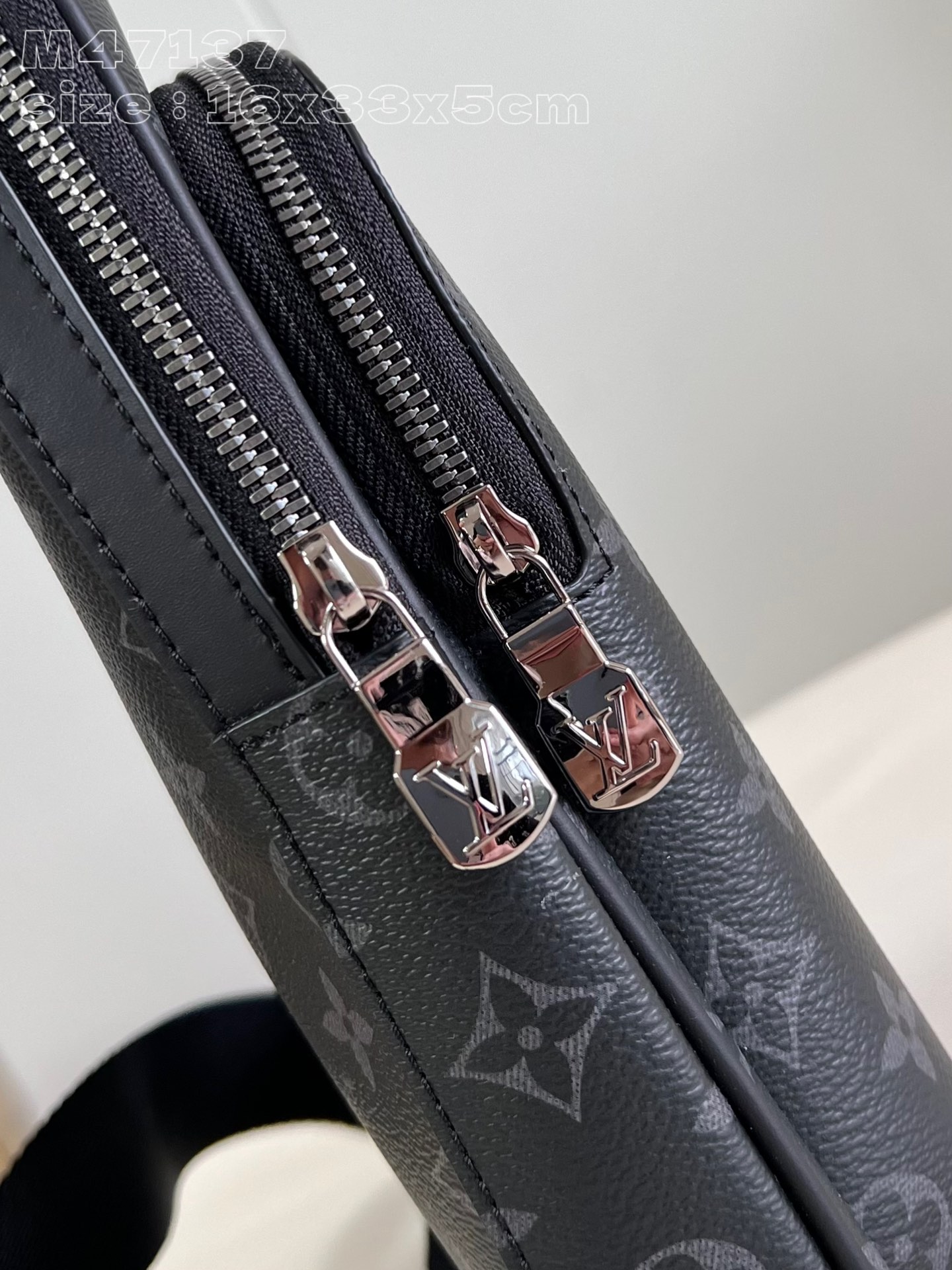 LV-M47137 Avenue Slingbag PM