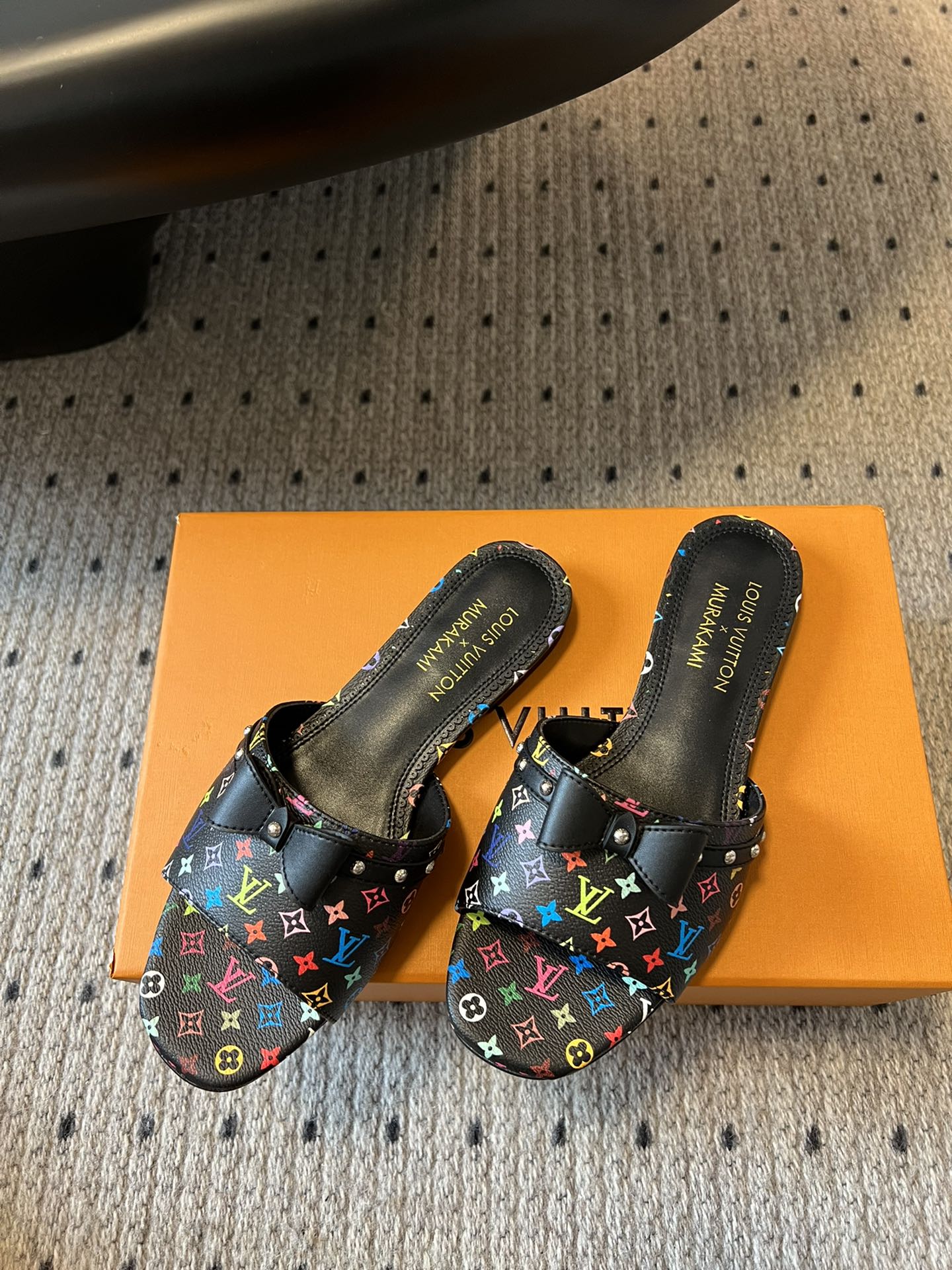 LV Spring and Summer New Flat Sandals